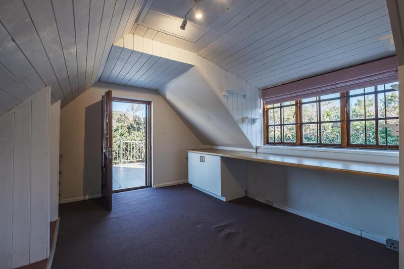 4 Bedroom Property for Sale in Clovelly Western Cape